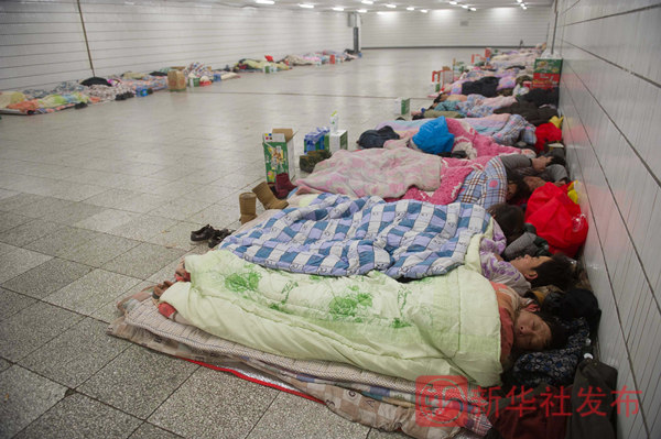 新华社记者陪农民工讨薪澳门新葡京110小时(图3)